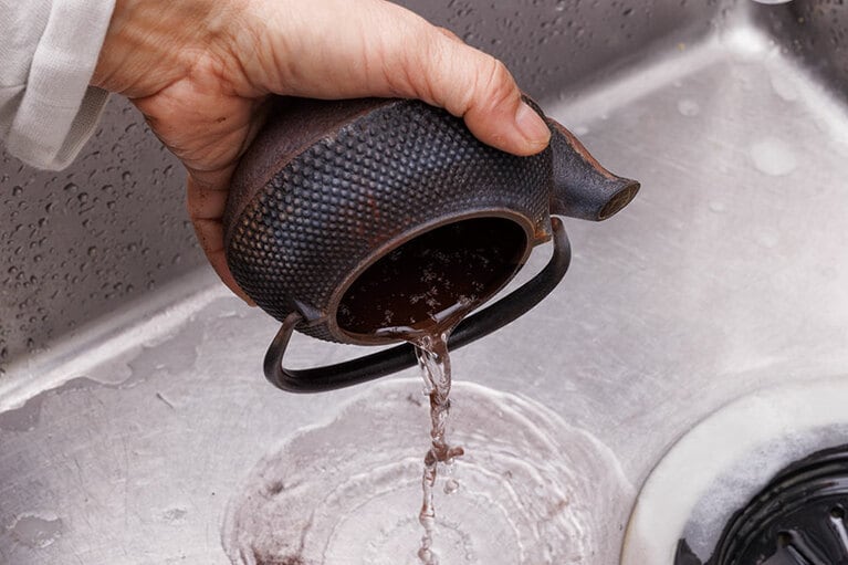 水を入れてすすぐ。