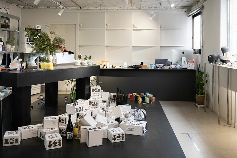 フィーチャーした作家に合わせ展示方法も変える。