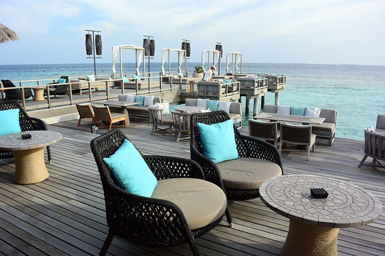 サンセット時にゲストが集まる洋上の「ラグーンバー」。