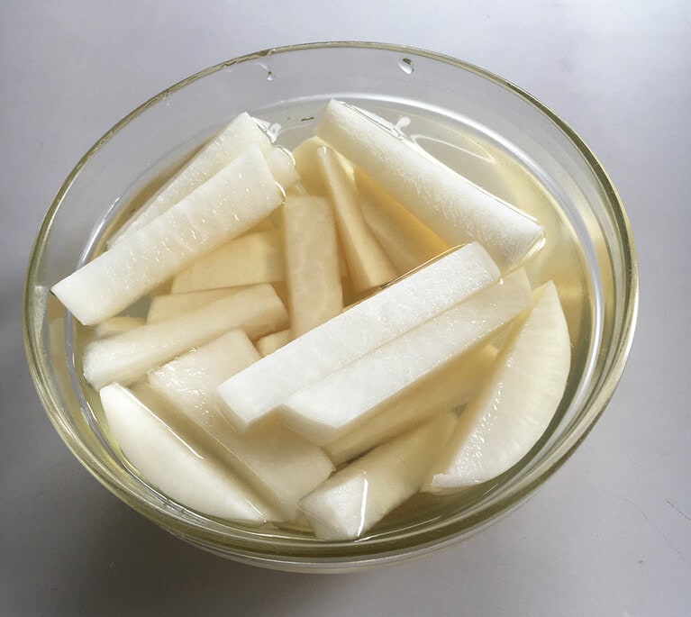 大根を漬けたものを携帯する場合は、匂いに注意する。