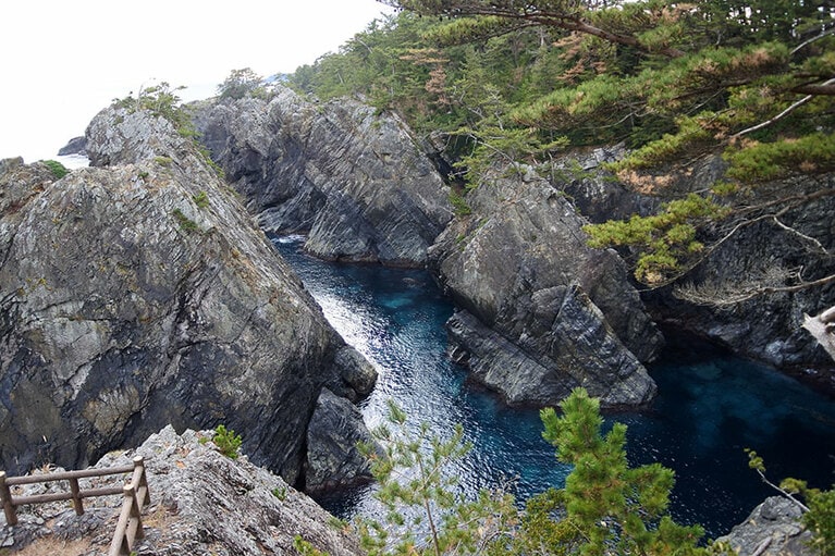 “碁石八景”と呼ばれる景勝地のひとつ、「雷岩・乱曝谷」。