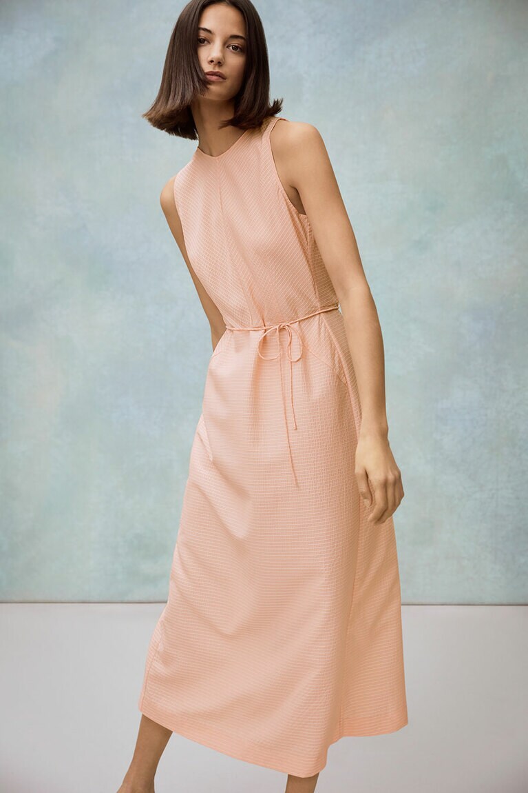 カシュクールロングワンピース(ノースリーブ) 3,990円。