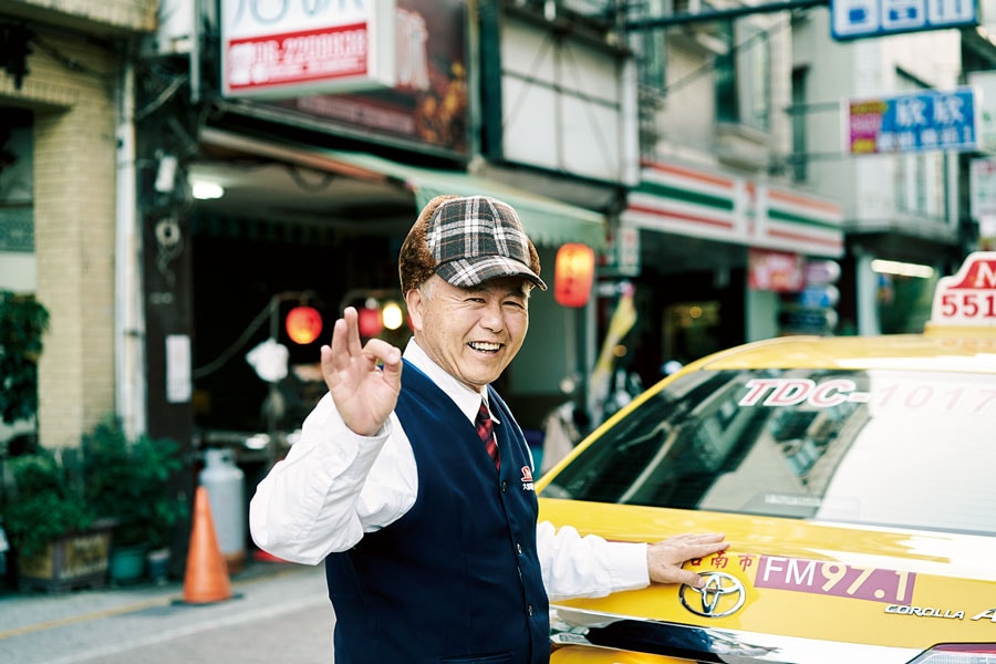 「タクシーの運転手さんがかぶっていた帽子がすごくかわいくて撮影をお願いしました」。