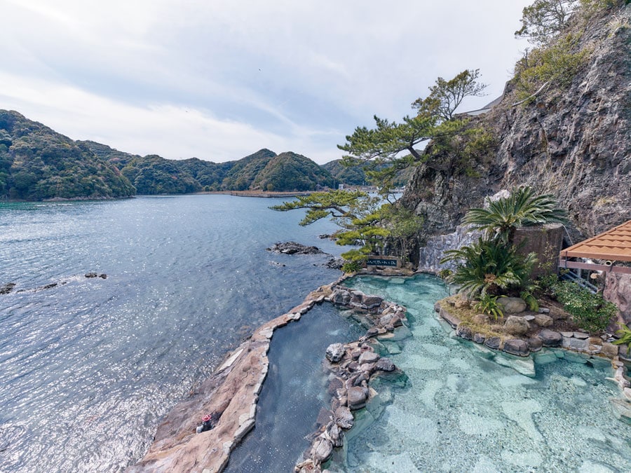 波音が心地よい「紀州潮聞之湯」は源泉かけ流し。