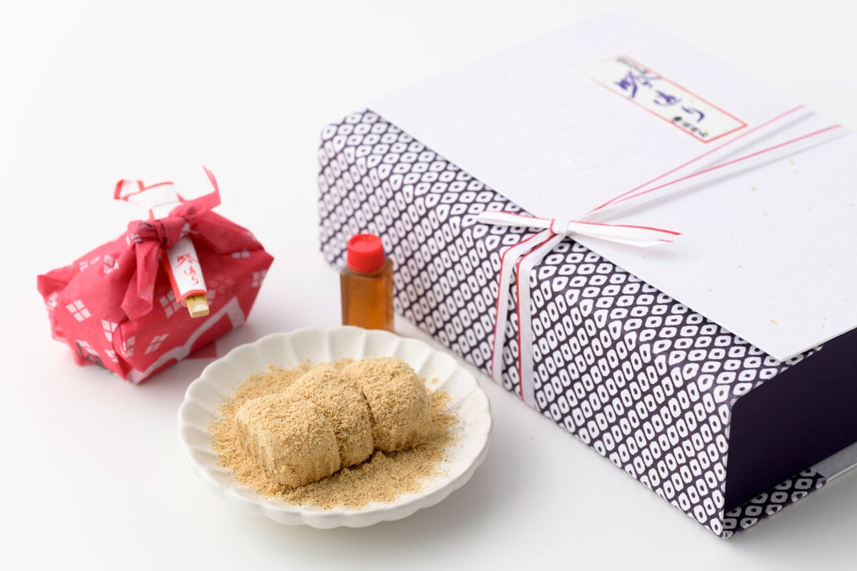 プレミアム桔梗信玄餅吟造り 2,247円（8個）。