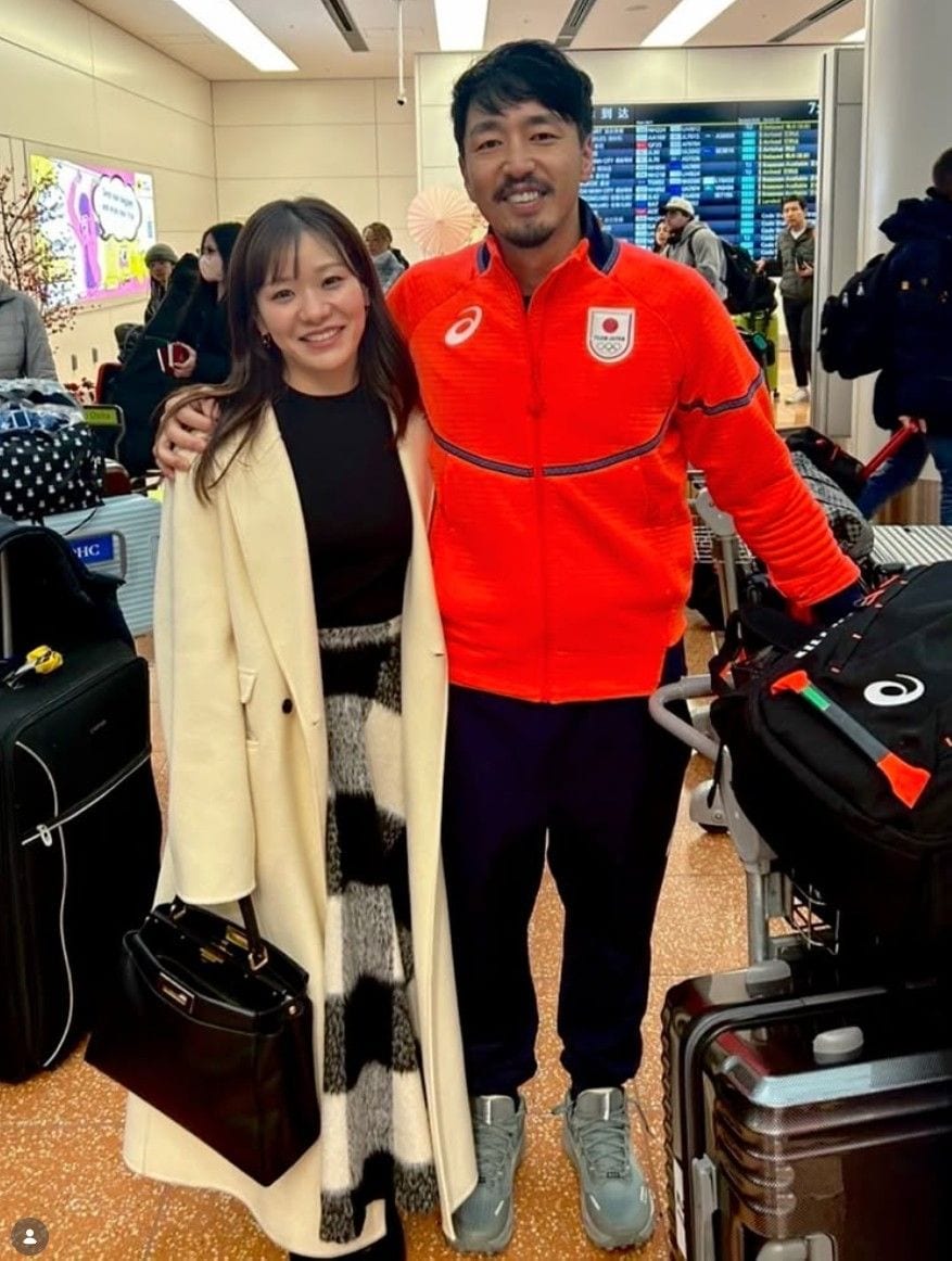 ミラノ・コルティナ冬季五輪にコーチとして参加した夫の河野恭介さんと　吉田さんインスタグラムより