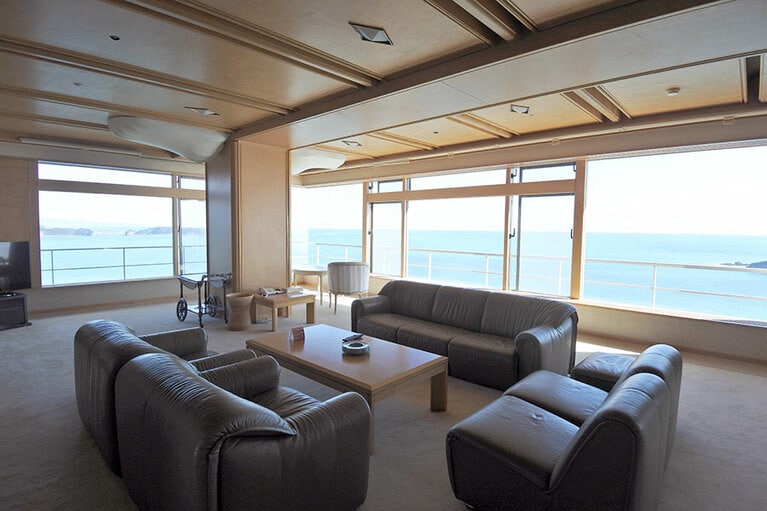 山上館の貴賓室。239平方メートルのゆったりとした間取りで、2名利用時の1名料金5万円ぐらいから。