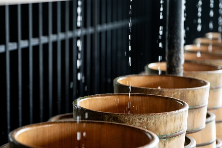 「湯の広場」に設えられた手湯。