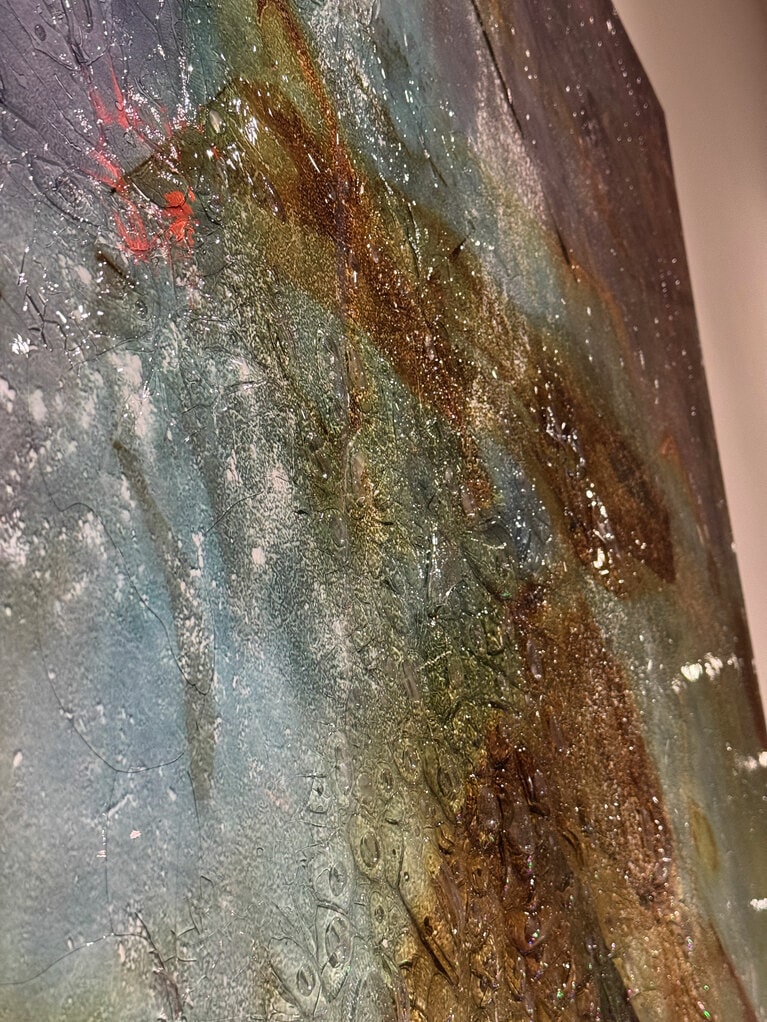 企画展『大竹伸朗展　網膜』を11月24日（月・休）まで開催中。1988年に愛媛県宇和島に移住した大竹伸朗氏。宇和島からMIMOCAへ通い、今回のために制作した新作は必見！