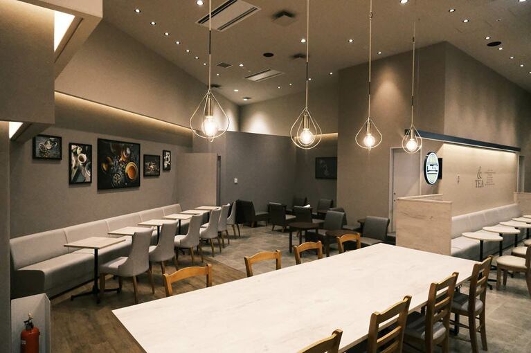 ＆TEAはゆったりとした座席間隔にしている（写真は池袋 IT tower TOKYO店、写真提供＝タリーズ）