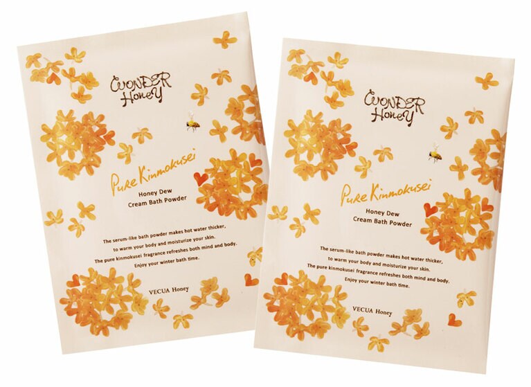 炭酸泡で体を包む白濁タイプの入浴剤。お湯がとろんとして、肌当たりも柔らかくなる。ワンダーハニー とろとろふんわりクリームバス ピュアキンモクセイ 30g 220円(数量限定発売中)／ベキュアハニー