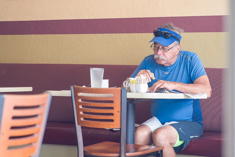 料理の評判が高いこの店には、お気に入りの味を楽しみに地元の人たちが足繁く通っている。