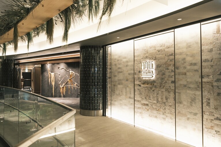 ホテルに隣接したモールの中にある。高級感あふれる佇まい。