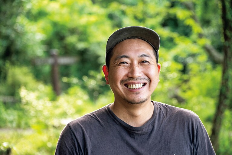 日本で初めて指定された国立公園の一つ、雲仙の魅力を表情豊かに語ってくれる「火山と暮らしのインタープリター」市来勇人さん。「『ななつ星』のお客さまは雲仙の歴史や自然に対する関心が高く、お迎えするのがいつも楽しみです」。