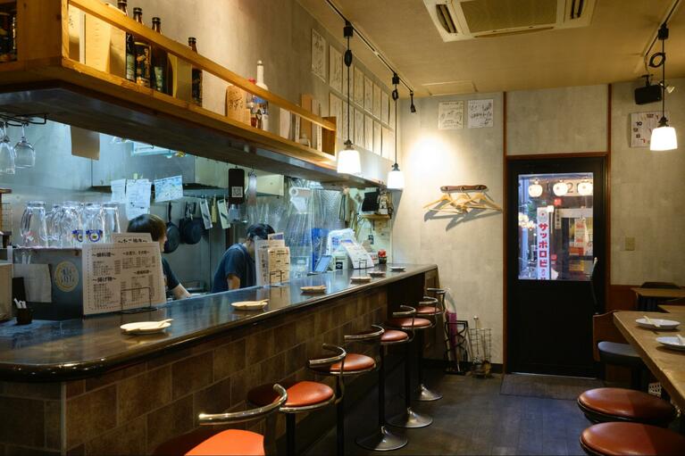 持ち帰りだけでなく、店内で居酒屋としても楽しめるのが「多幸屋」ならでは。