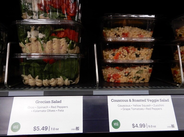 ヘルシーなサラダ類も豊富。お一人様ランチやアペタイザーとしてもよさそう。