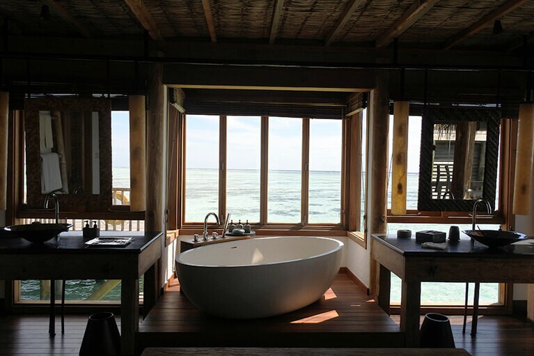 バスルームだけでも都内のワンルームのサイズはありそう。