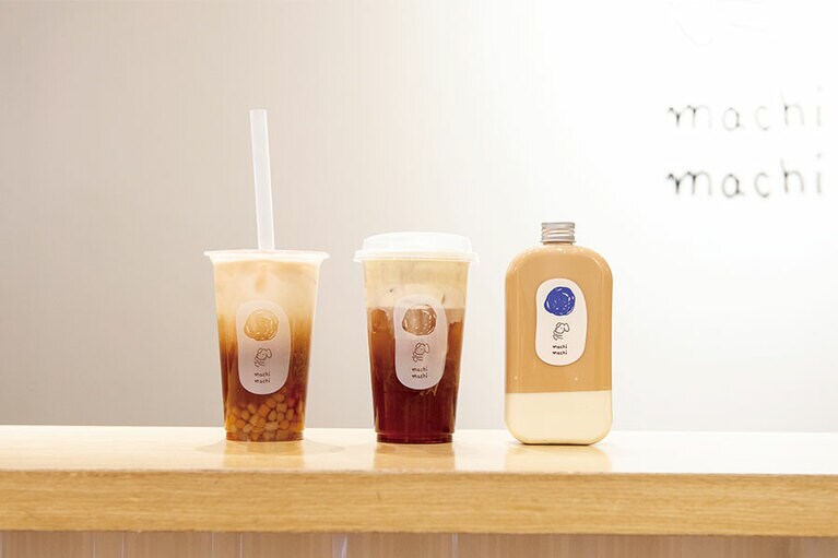 パンナコッタ紅茶ラテ85元、チーズ鉄観音60元、タロイモ団子紅茶ラテ65元。若い女性客の間で話題。