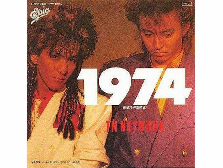 2ndシングル『1974（16光年の訪問者）』（1984年）。木根不足!! この頃は「面白さ」を徹底に避け、表に出るのは小室さんと宇都宮さん二人だったのだとか。ウィキペディアを見ても「元々プライベートでも面白い雰囲気を持つ木根はトークに参加できなかった」と書かれている。面白さを避けるなど、大阪では考えられないイメージ戦略である。