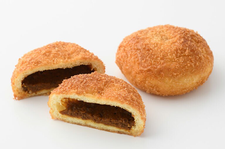 職人の欧風カレーパン 各191円。