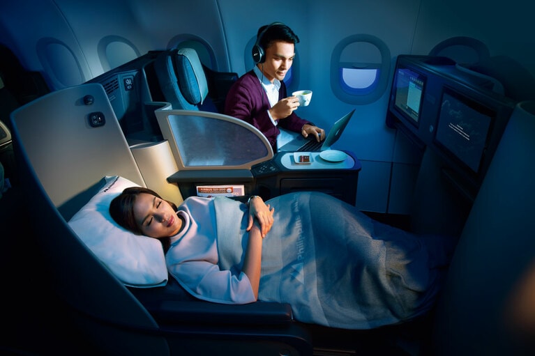 ゆとりあるビジネスクラス・キャビン。