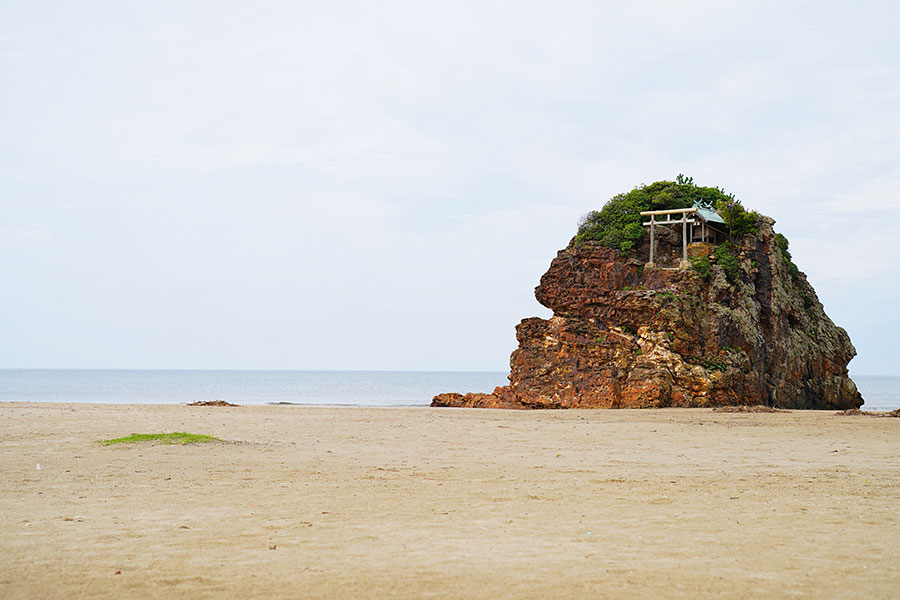数々の神話の舞台でもある稲佐の浜。