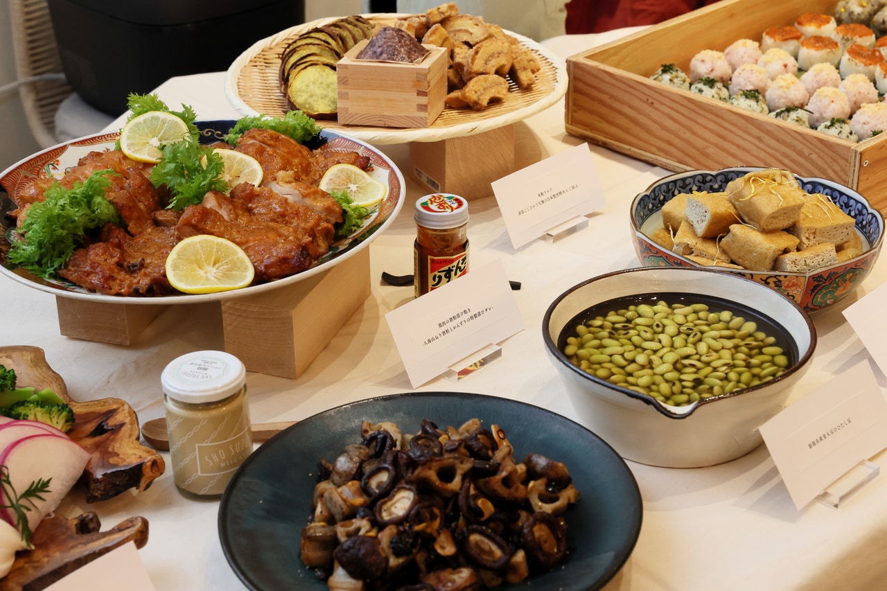 「体が元気になるように」の思いで作られたこの日の特別なおばんざい。もちろんすべてに新潟県の食材が使用されている。