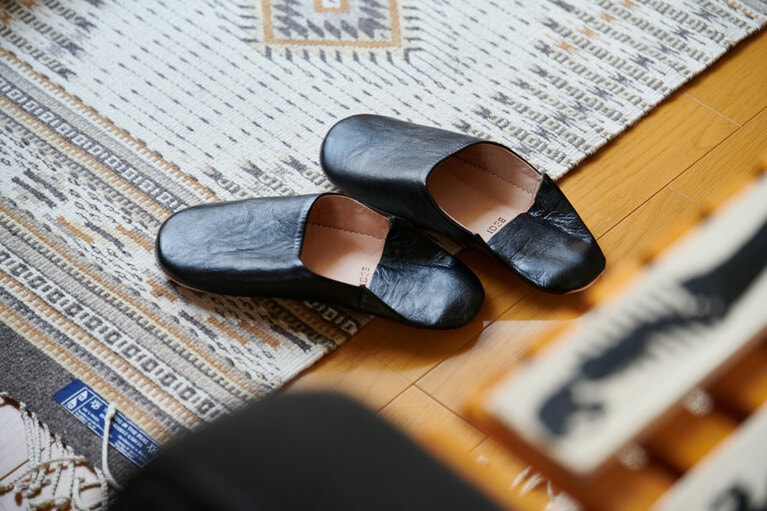 【IDÉE大島忠智さんの愛用品】無地バブーシュL 3,850円／イデー ショップ オンライン