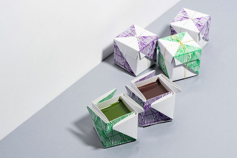 「生水ようかん(小豆・抹茶)」各370円(店頭価格)。