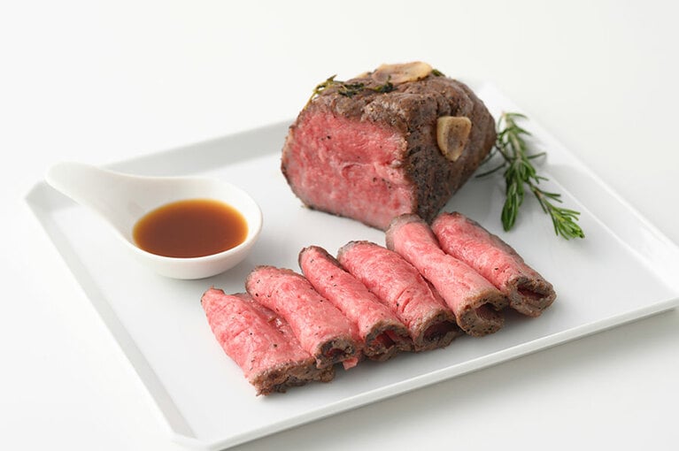 自家製黒毛和牛ローストビーフ 1,714円（100g）。