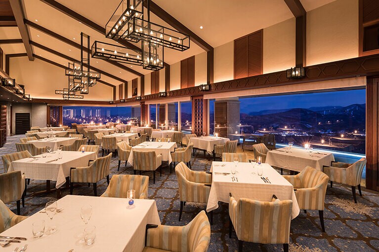 赤倉観光ホテル［新潟／赤倉温泉］レストラン アクアダイニング。