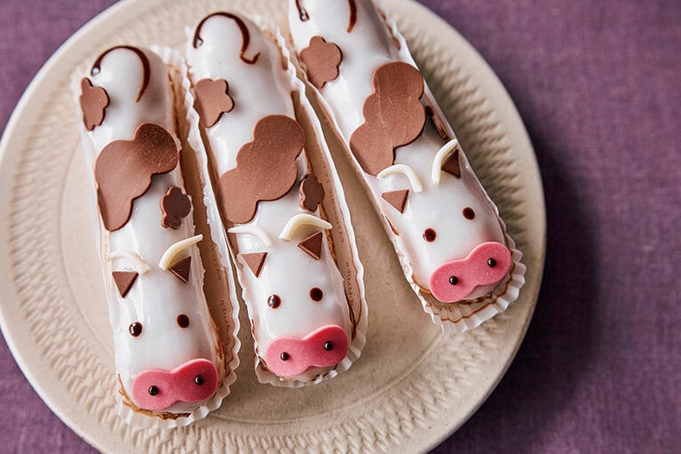 エクレール・ヴァッシュ 約14cm 500円(1本)／パティスリー ル ポミエ