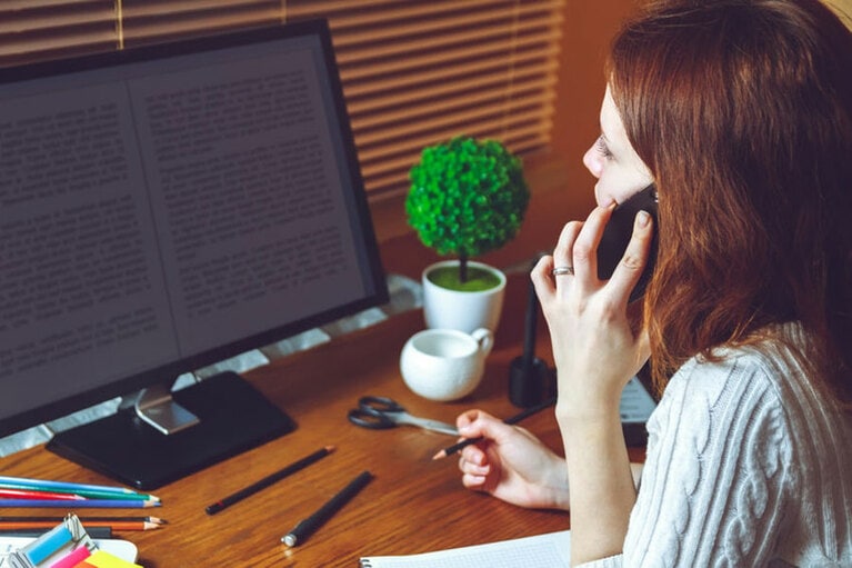 在宅では家庭と仕事との両立が逼迫した状態に。©Makisim Marchanka, 123RF