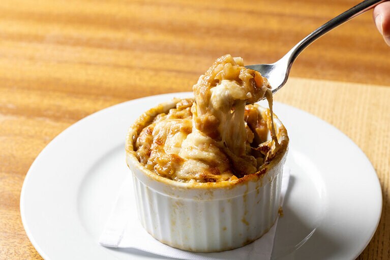 モリーゼ州「ズッパ モリーゼ ～ヒヨコ豆とスカモルツァ～」1,540円(税込・サ別)。