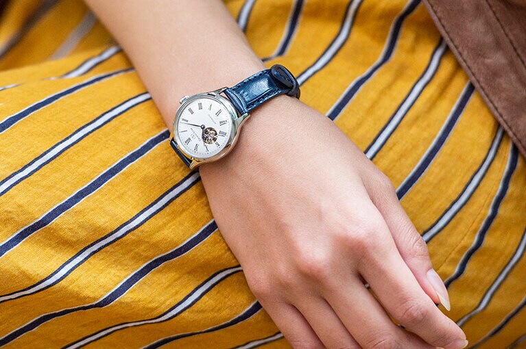 お気に入りのモデルはシルバーに紺色の革ベルトのRK-ND0004S。