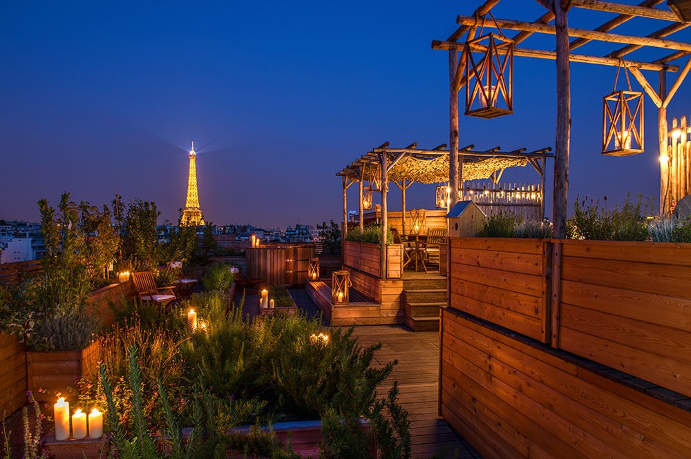 【ブラック・パリ】屋上に設けられた菜園。夜は光輝くエッフェル塔の姿も堪能できる。
