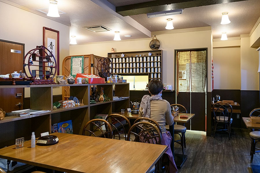 2階が中国茶を楽しめる穴場のカフェスペースに。