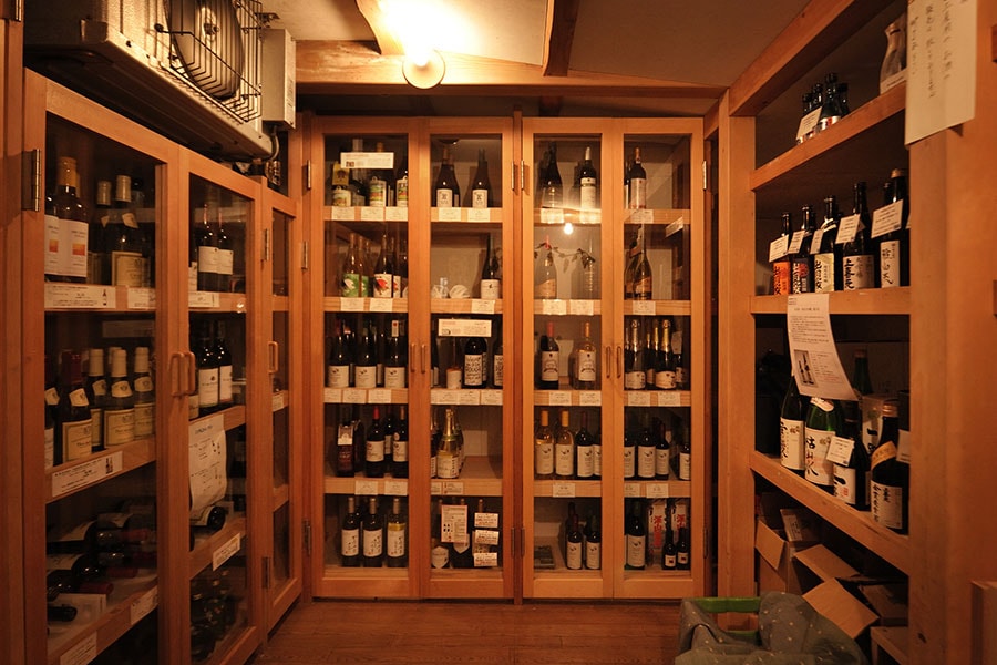 ワインセラーには約60種類が並ぶ。