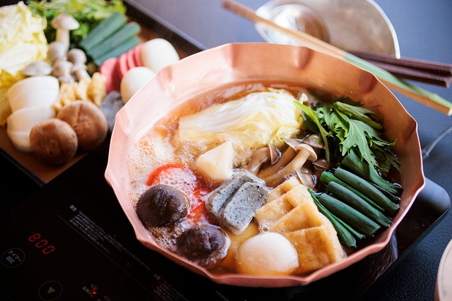 「朝鍋朝食」は通年メニューで、具材は季節ごとに変わる。海外からのゲストにも好評だとか。