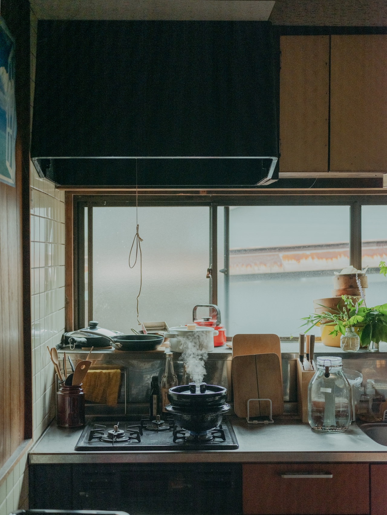 「Table to Farm」限定の滋賀県信楽・雲井窯の土鍋は、浸水しなくても玄米がおいしく炊ける。（photo：Ayumi Mineoka）