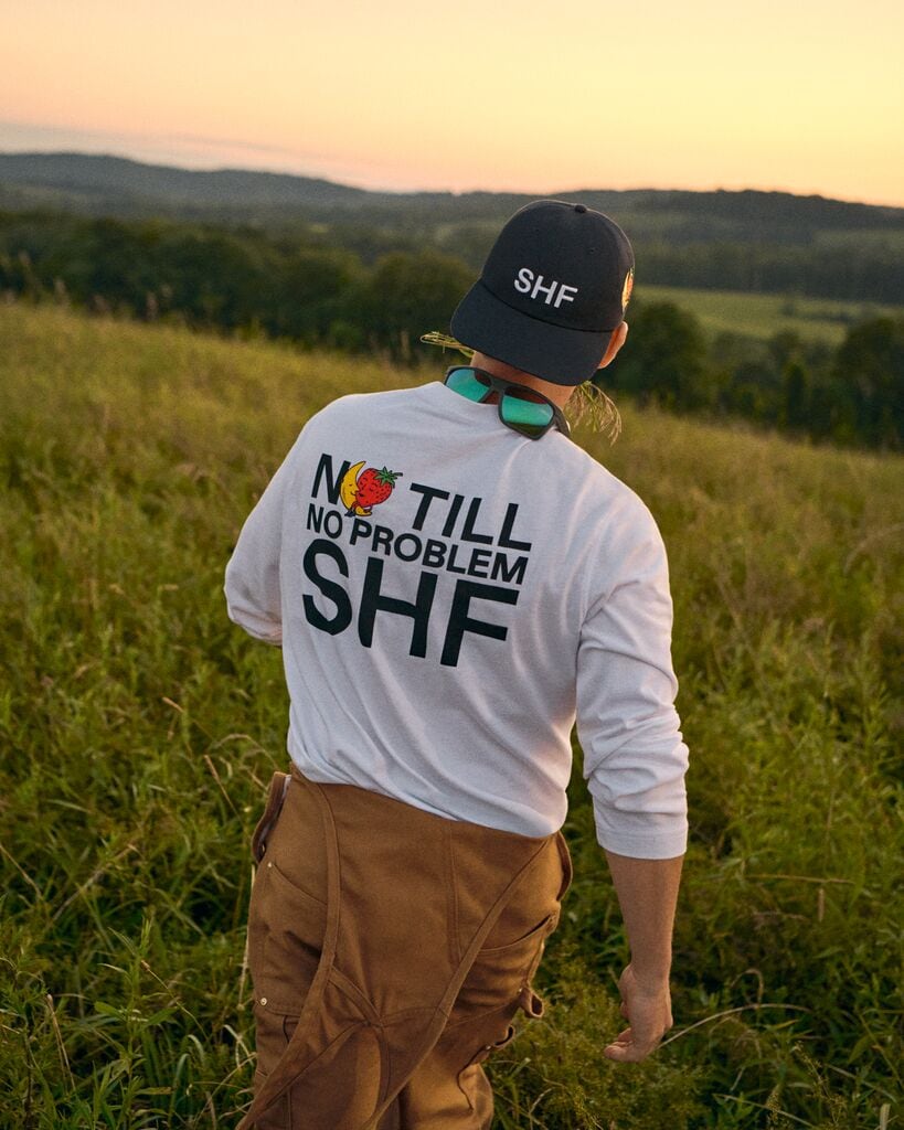 オン×スカイ ハイ ファーム グッズのコラボコレクション第1弾、ビジュアルより。