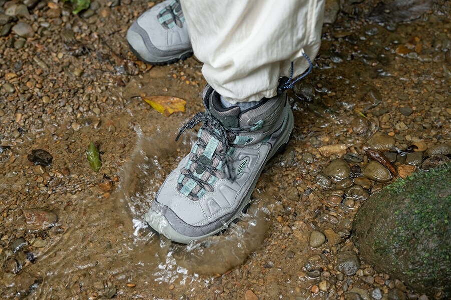 キーン独自の防水性と透湿性を兼ね備えた素材《KEEN.DRY》を使用。