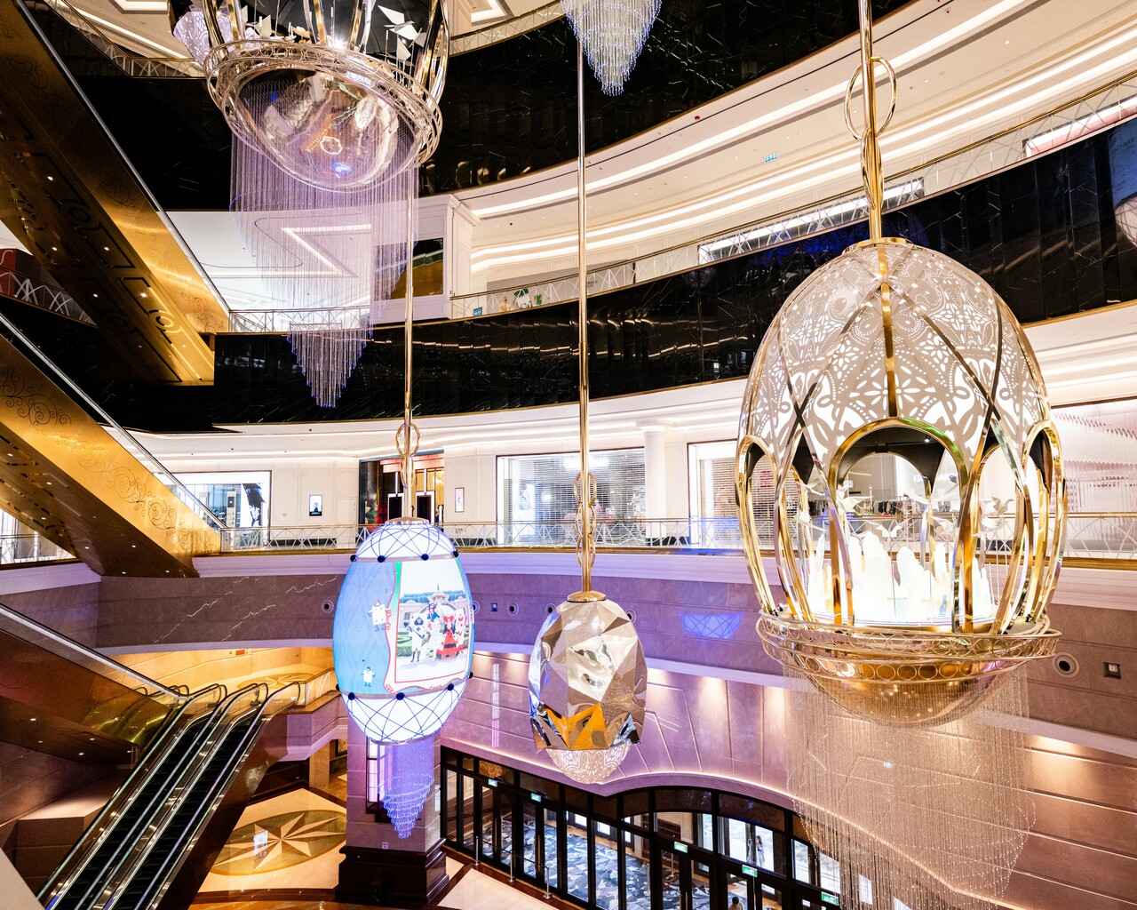 マカオは都市全域が免税エリア。お買いもの目当ての旅行者も惹きつけています。