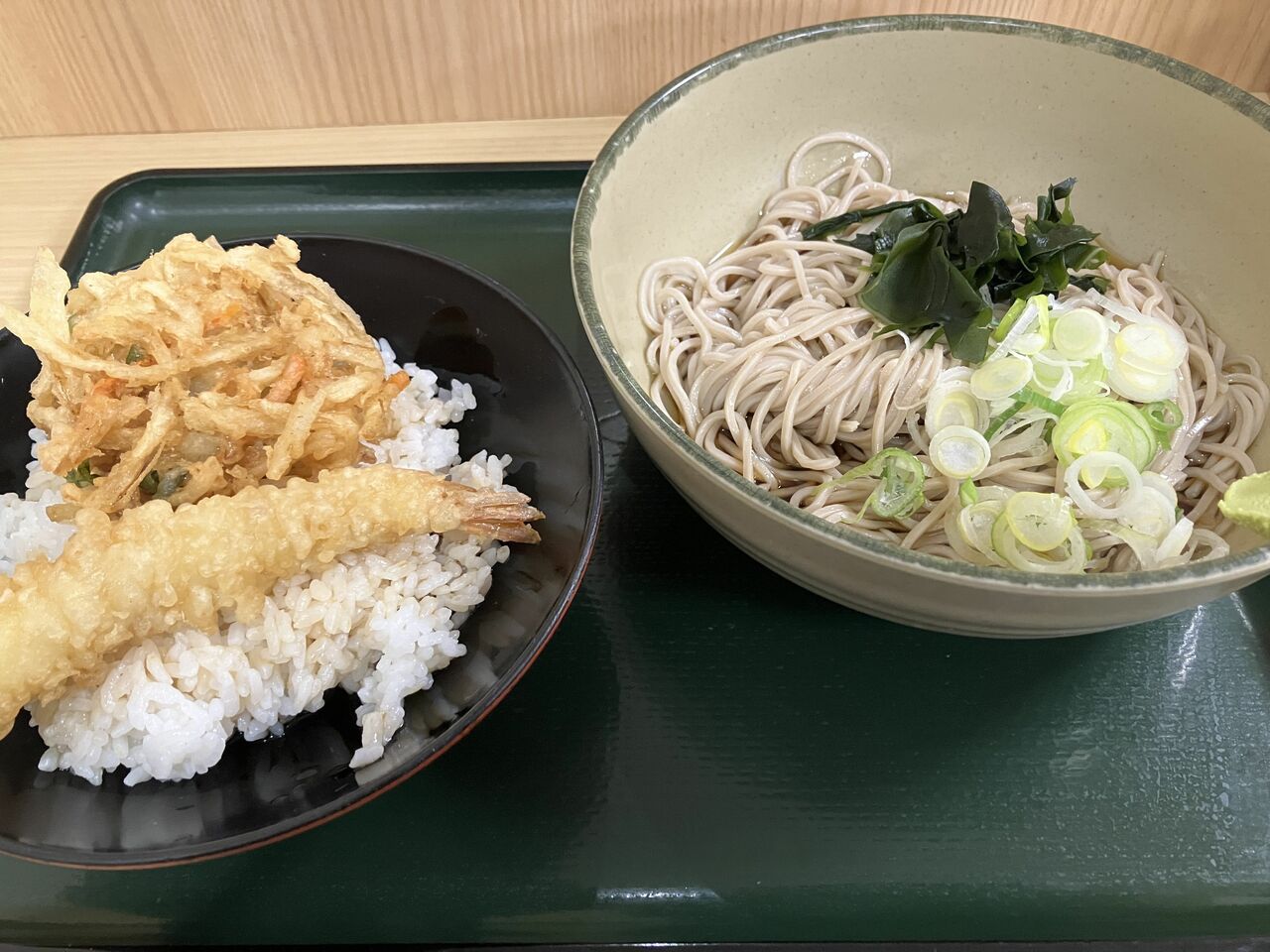 登戸店で食べた「ミニ海老＆かき揚げ丼セット」750円