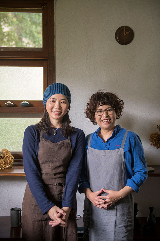 下地かおりさん(左)と与儀祥子さん(右)。