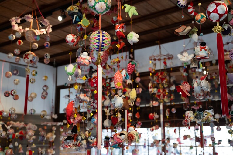 家政局では、柳川の春を彩る「さげもん」が飾られている。