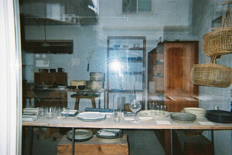 気になっていた沼垂のうつわ屋さん。あいにくの店休日でした。