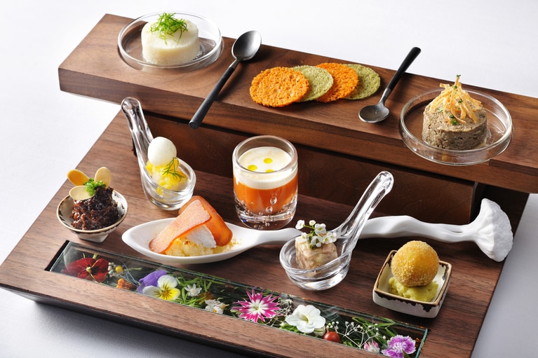 「小さな前菜」の合わせ技にテンションが上がる。