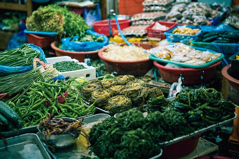 海藻もいっぱい。（西帰浦毎日オルレ市場）