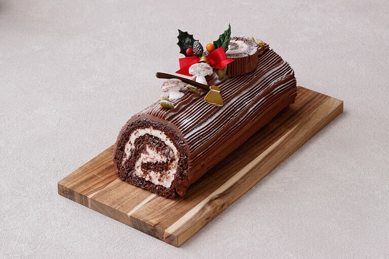 ホテルニューグランド「ブッシュドノエル」（限定40台 9cm×21cm、高さ10cm／6,480円）。